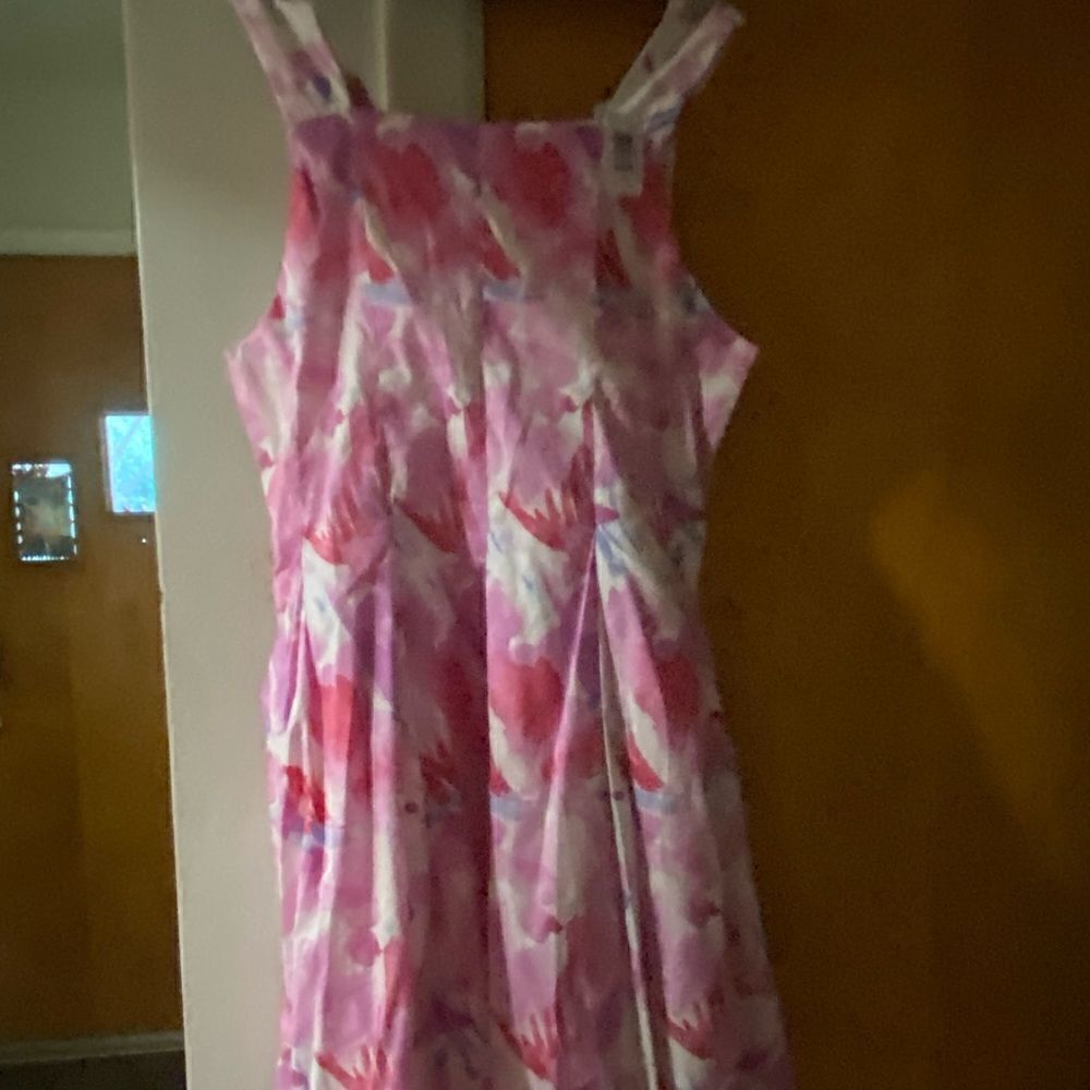 Girls sleeveless floral print dress with lining.